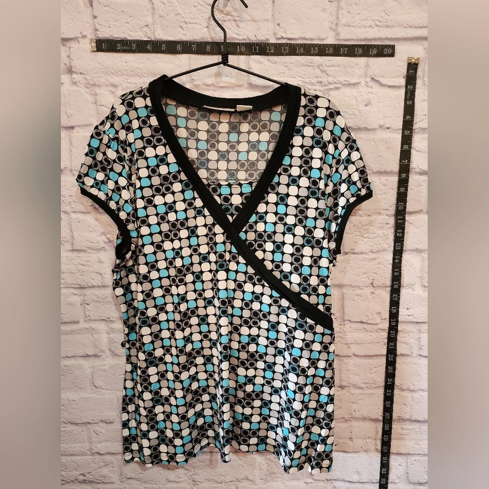Worthington retro inspired, faux wrap blue/blk/white blouse Size 2X